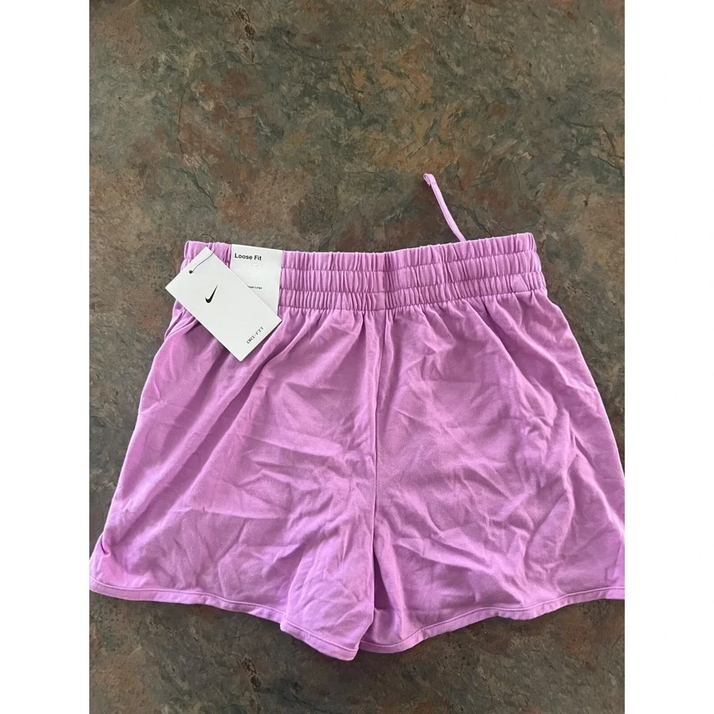 Nike Kids Training Shorts Loose Fit Youth Large Lavender NWT